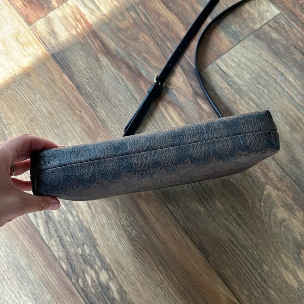 Coach Brown Crossbody Bag with Slim Design - Picture 3 of 7